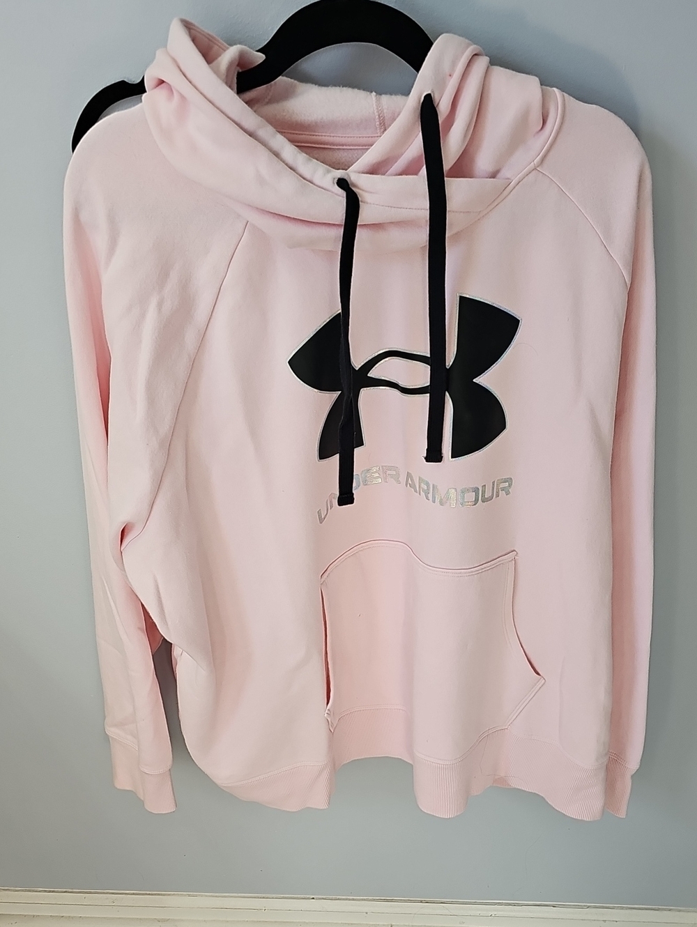 Under Armour Women’s Light Pink Hoodie with Black Logo 3X